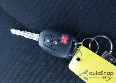 2017 Toyota Rav4 Le z USA, uszkodzony, nr VIN 2T3BFREV0HW584973